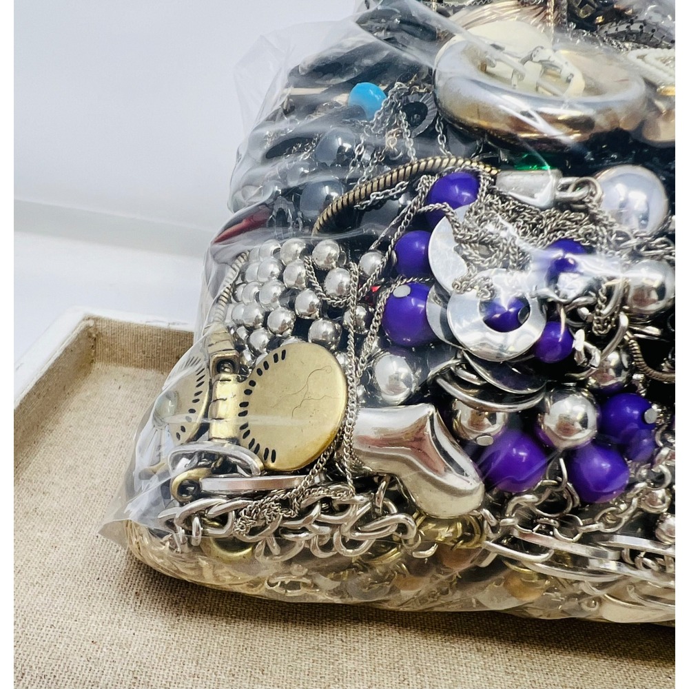 Vintage & Modern Gold & Silver Tone Mixed Metal Scrap/Wearable Jewelry Lot 8lbs - Picture 9 of 16